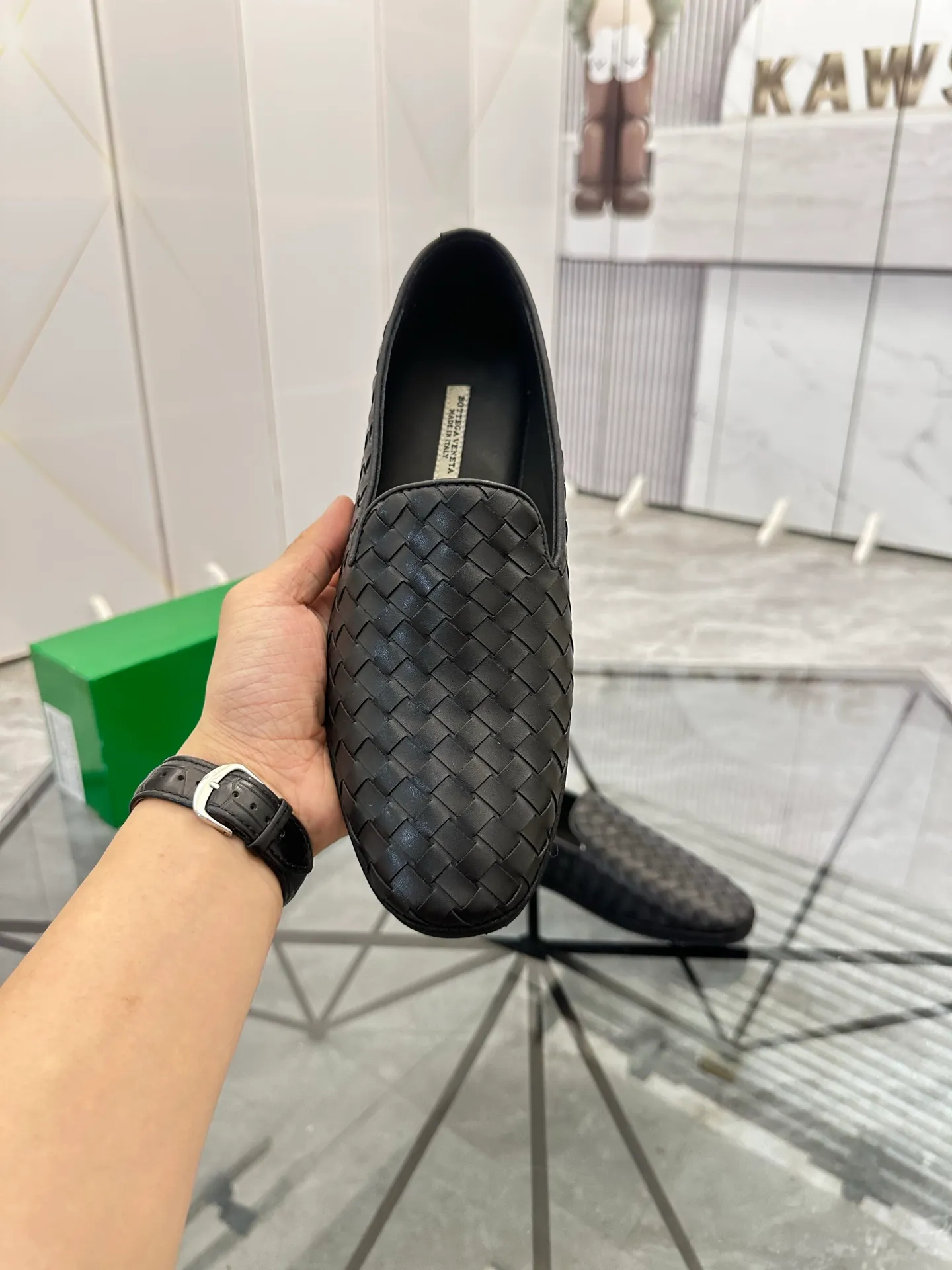 Men's shoes for sale 💰: 💰P460¥ Product trademark: BV* "Botte Venetta*" slip-on shoes, lazy shoes, regular size: 38-44. (Can be customized to 45.) Product materials: imported first-layer woven cowhide leather upper, water-dyed cowhide lining, original outsole. No.: D301